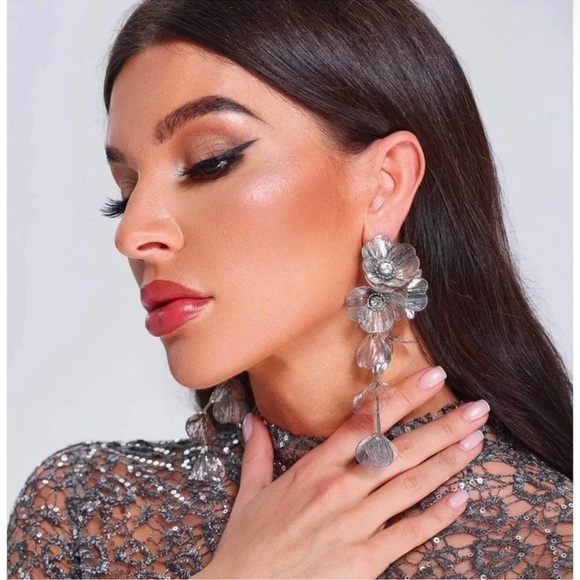 Zara Kate Middleton Famous Cascading Floral Earrings - Picture 3 of 7